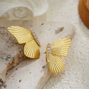 18K gold pallet Anthrpologie Elegant Gold Butterfly Earrings
Diamond unique